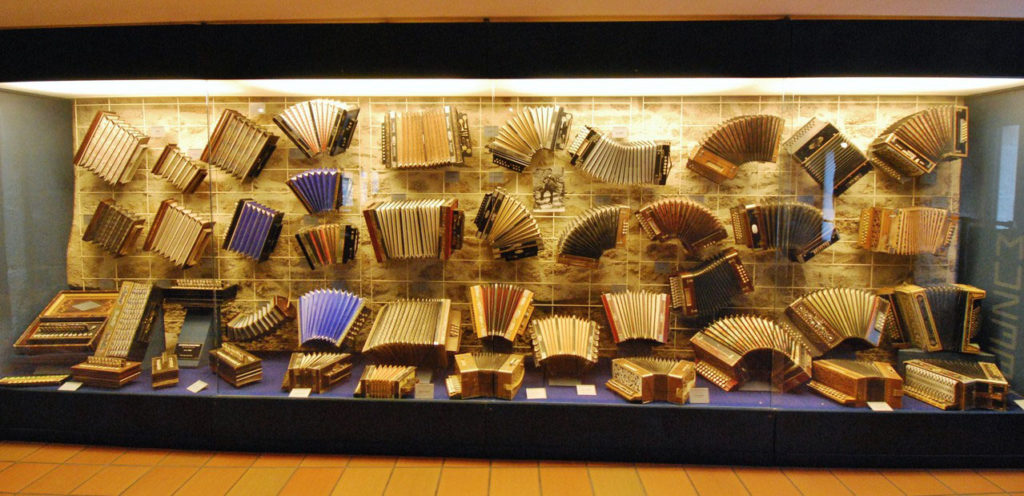 grande vitrine accordeons